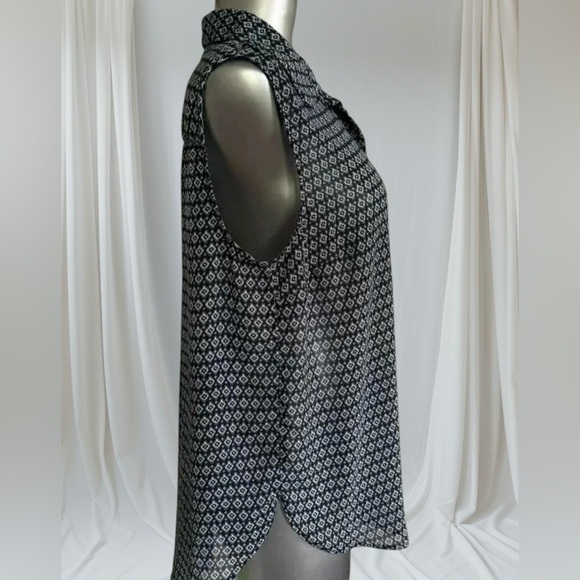 FREE ✅Women’s H&M  Blouse - Picture 4 of 14